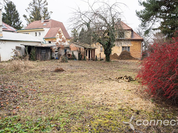 Prodej stavebního pozemku 895 m² - foto 8