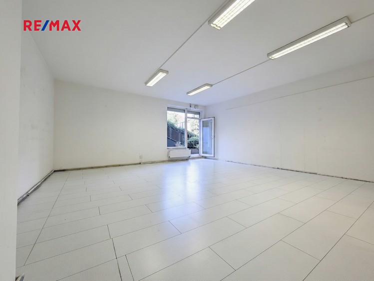 Prodej obchodního prostoru 62 m² - foto 1