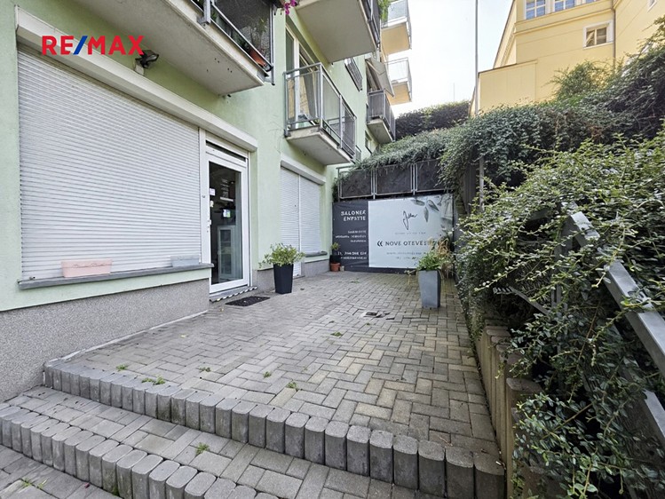 Prodej obchodního prostoru 62 m² - foto 4
