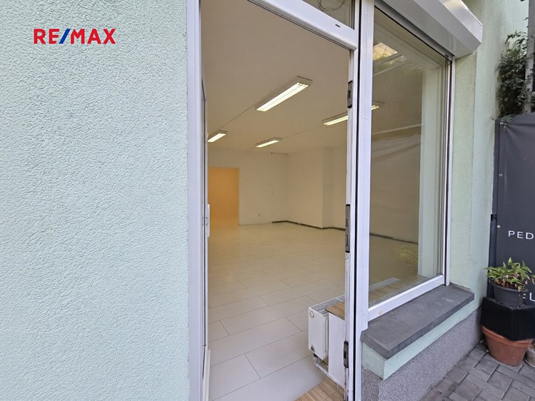 Prodej obchodního prostoru 62 m² - foto 3