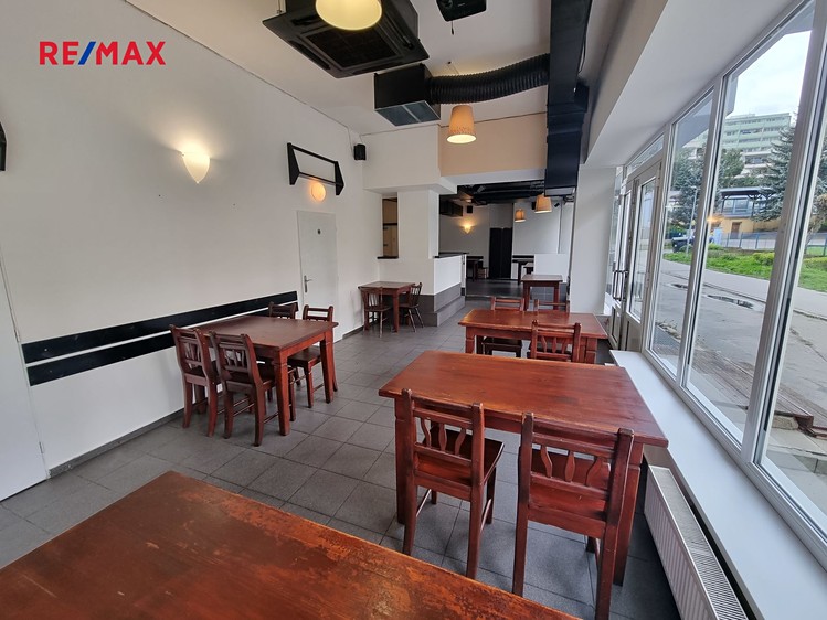 Prodej obchodního prostoru 136 m² - foto 1