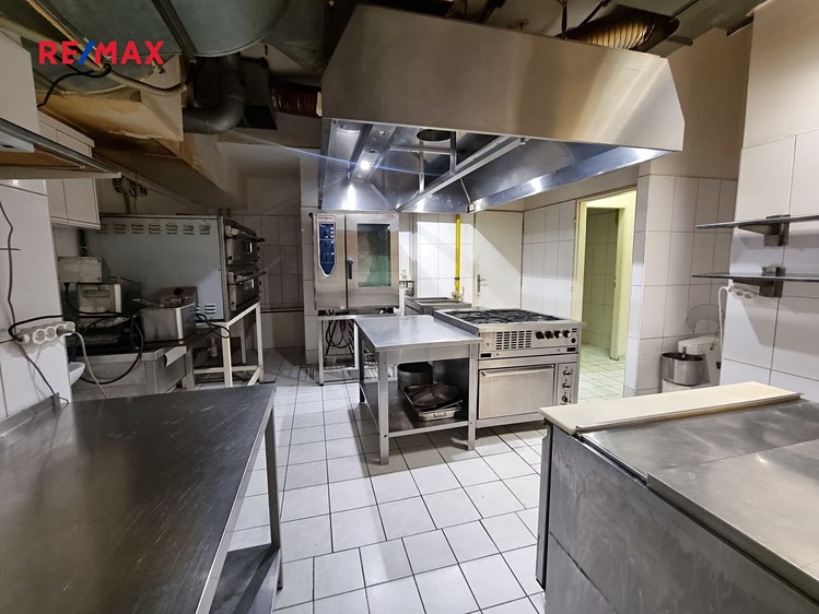 Prodej obchodního prostoru 136 m² - foto 3