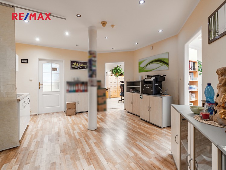 Prodej kanceláře 253 m² - foto 3