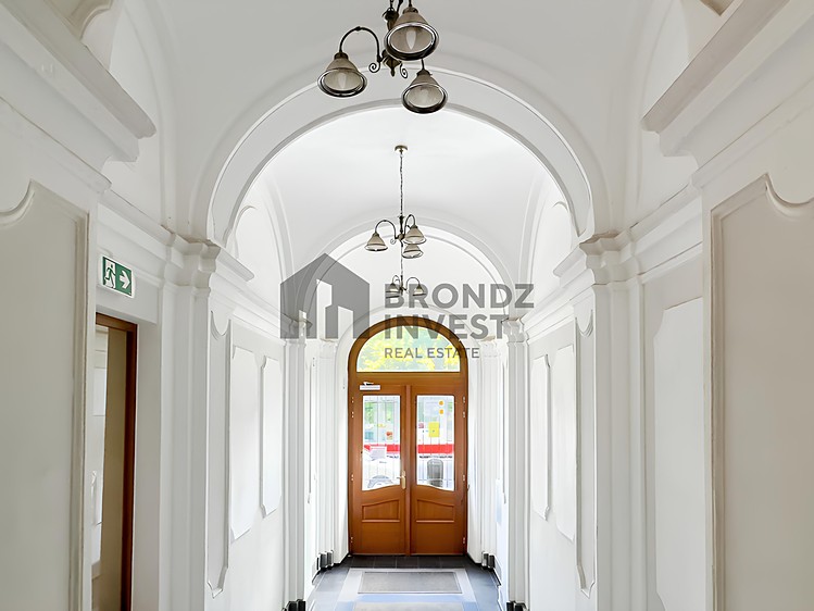 Pronájem kanceláře 128 m² - foto 2