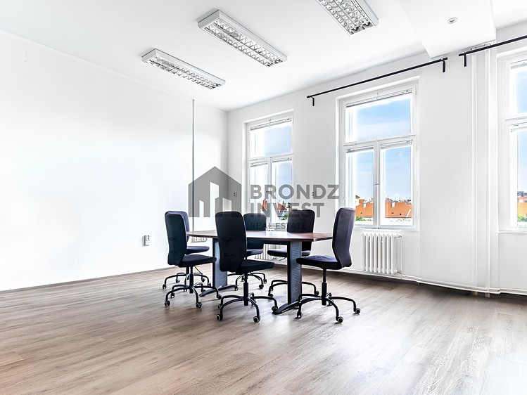 Pronájem kanceláře 22 m² - foto 4