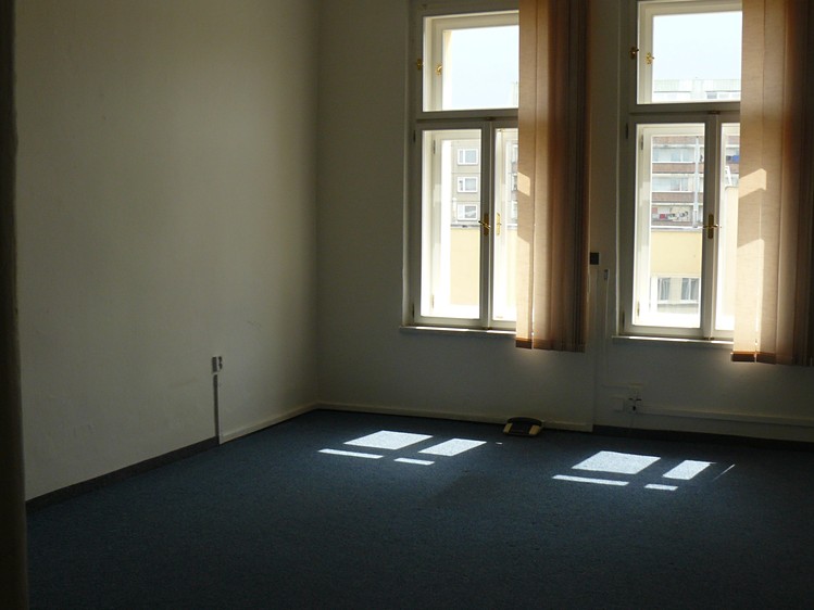 Pronájem kanceláře 81 m² - foto 2