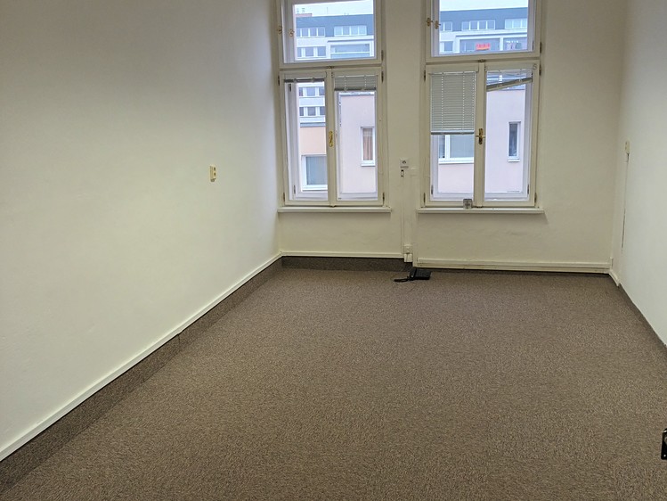 Pronájem kanceláře 81 m² - foto 5