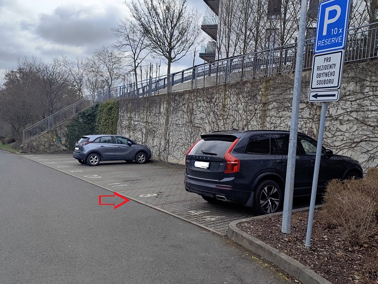 Prodej garážového stání 12 m² - foto 1