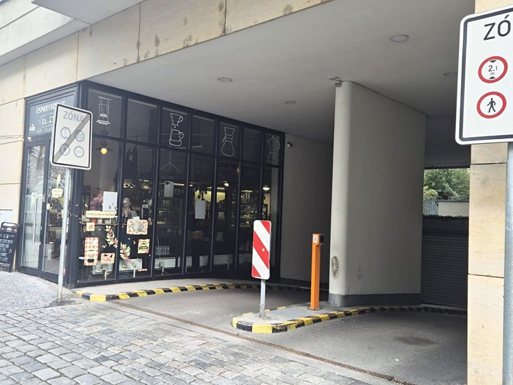 Prodej garážového stání 52 m² - foto 7