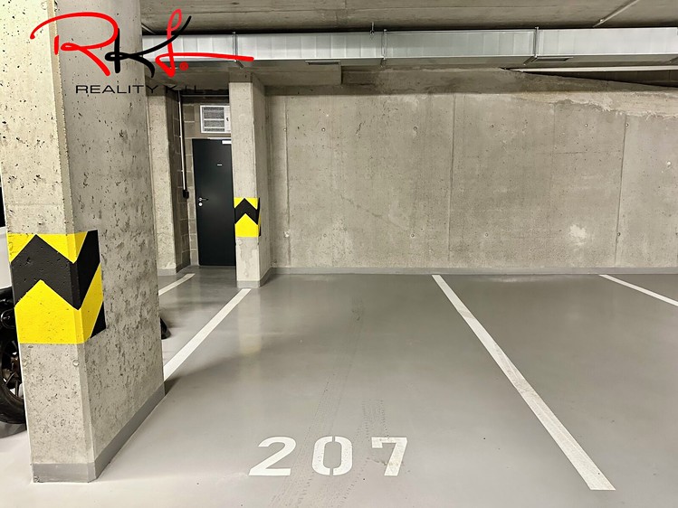 Prodej garážového stání 14 m² - foto 2