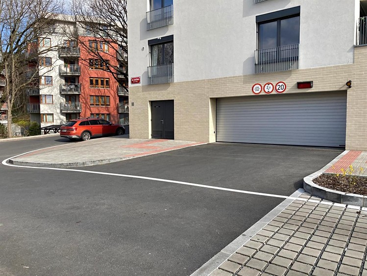 Pronájem garážového stání 20 m² - foto 2