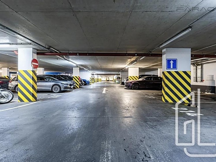 Pronájem garážového stání 30 m² - foto 4