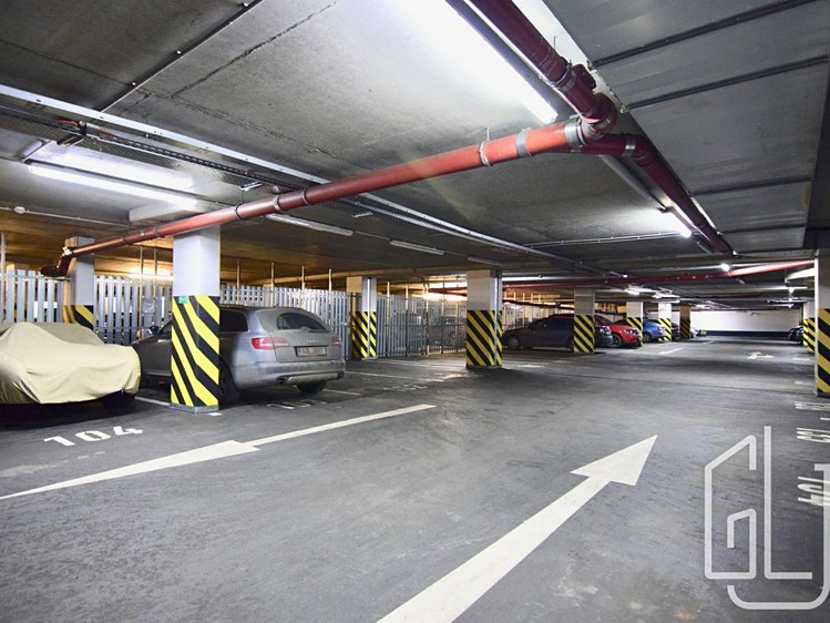 Pronájem garážového stání 30 m² - foto 5