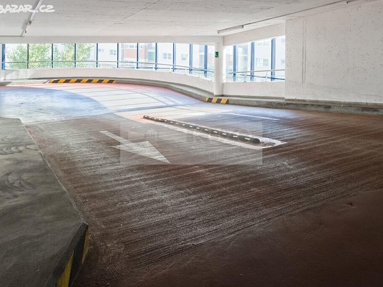 Pronájem garážového stání 12 m² - foto 3
