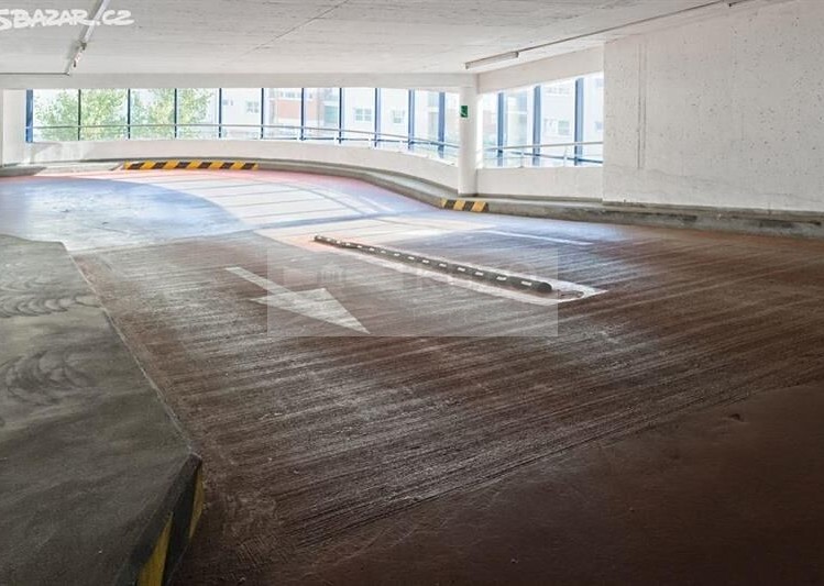 Pronájem garážového stání 14 m² - foto 7