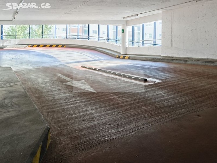 Pronájem garážového stání 14 m² - foto 5