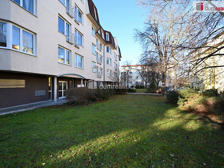Pronájem garážového stání 13 m² - foto 2