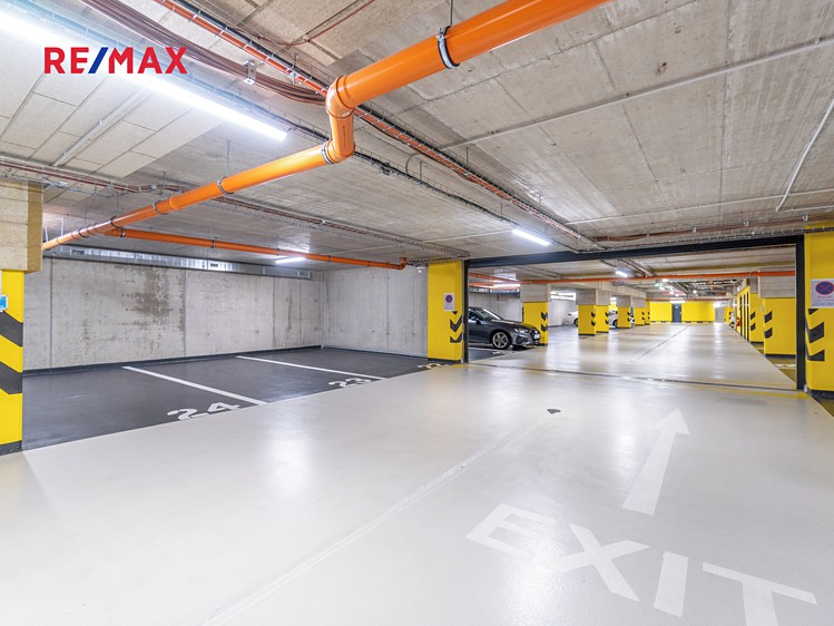 Pronájem garážového stání 13 m² - foto 2