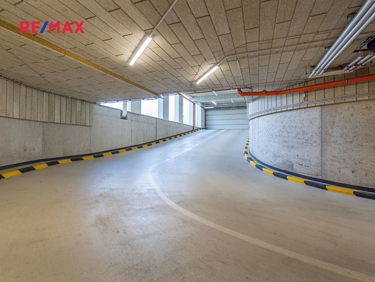 Pronájem garážového stání 13 m² - foto 3