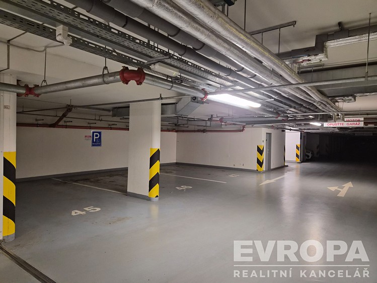 Pronájem garážového stání 16 m² - foto 4