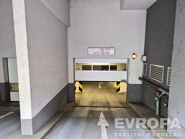 Pronájem garážového stání 16 m² - foto 3