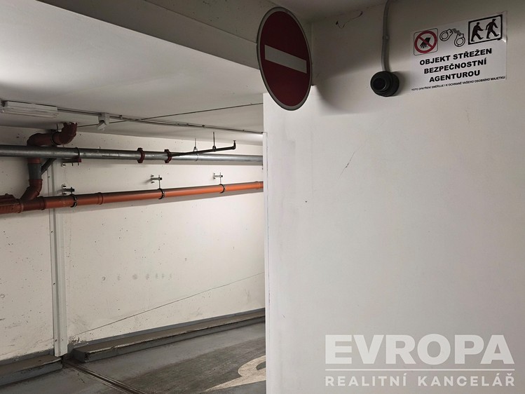 Pronájem garážového stání 16 m² - foto 6