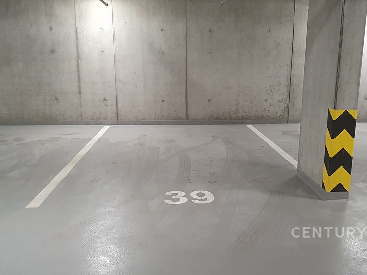 Pronájem garážového stání 20 m² - foto 2