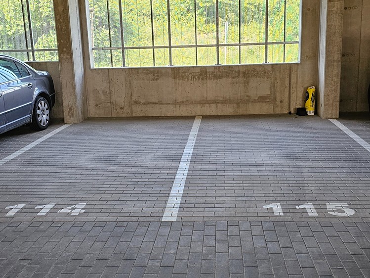Pronájem garážového stání 18 m² - foto 2