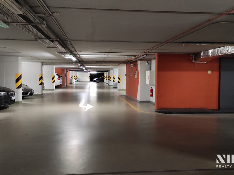 Pronájem garážového stání 12 m² - foto 3