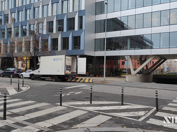 Pronájem garážového stání 12 m² - foto 1