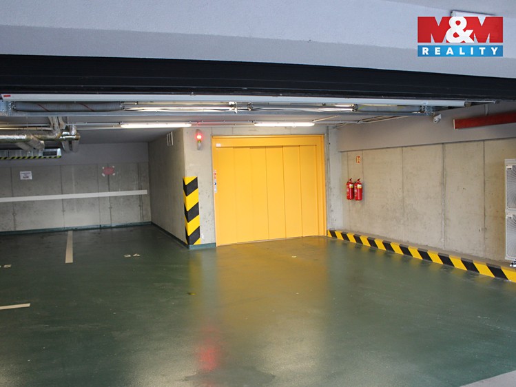 Pronájem garážového stání 13 m² - foto 4