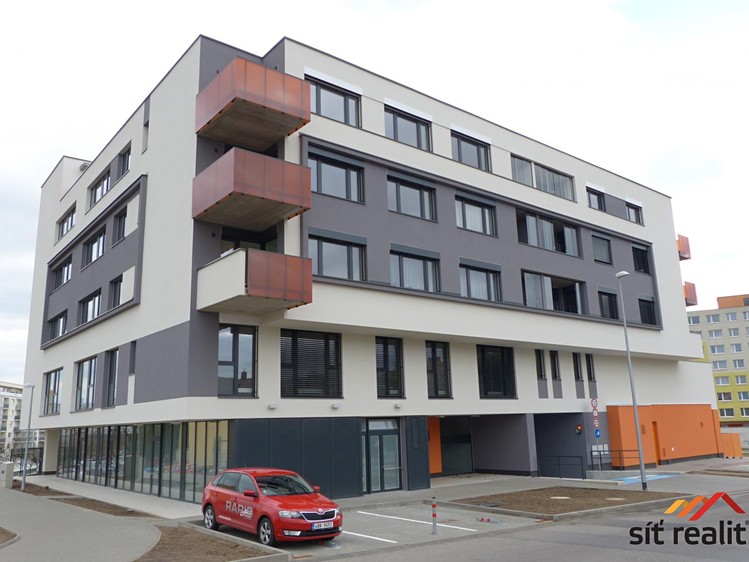 Pronájem garážového stání 15 m² - foto 2