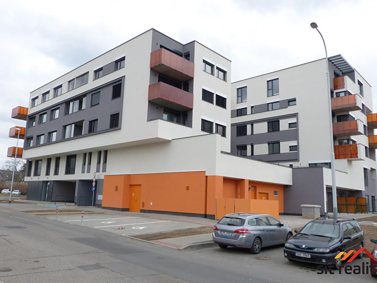 Pronájem garážového stání 15 m² - foto 3