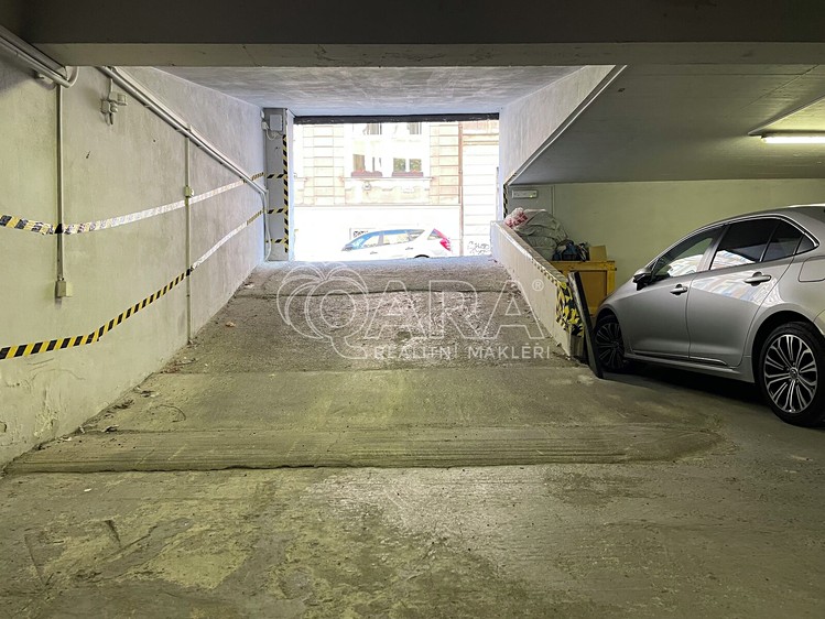 Pronájem garážového stání 12 m² - foto 4