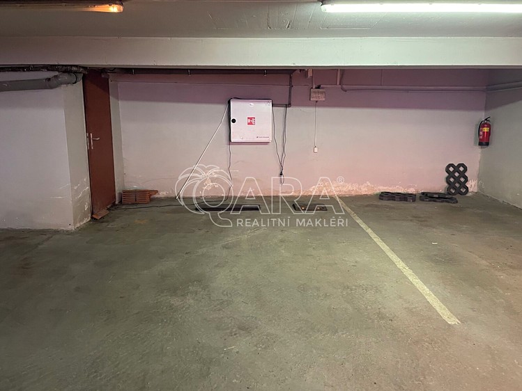 Pronájem garážového stání 12 m² - foto 2