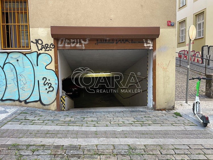 Pronájem garážového stání 12 m² - foto 1