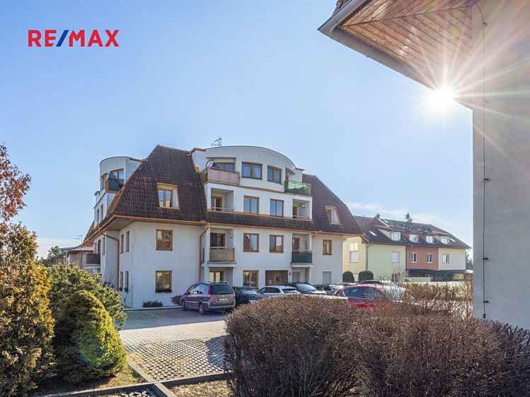 Prodej bytu 3+kk 74 m² - foto 1