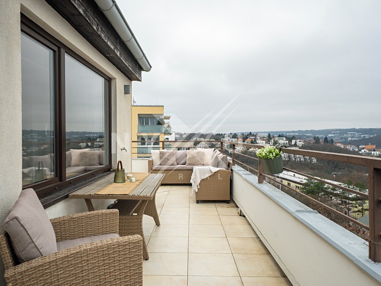 Prodej bytu 6 pokojů a více 120 m² (Mezonet) - foto 1