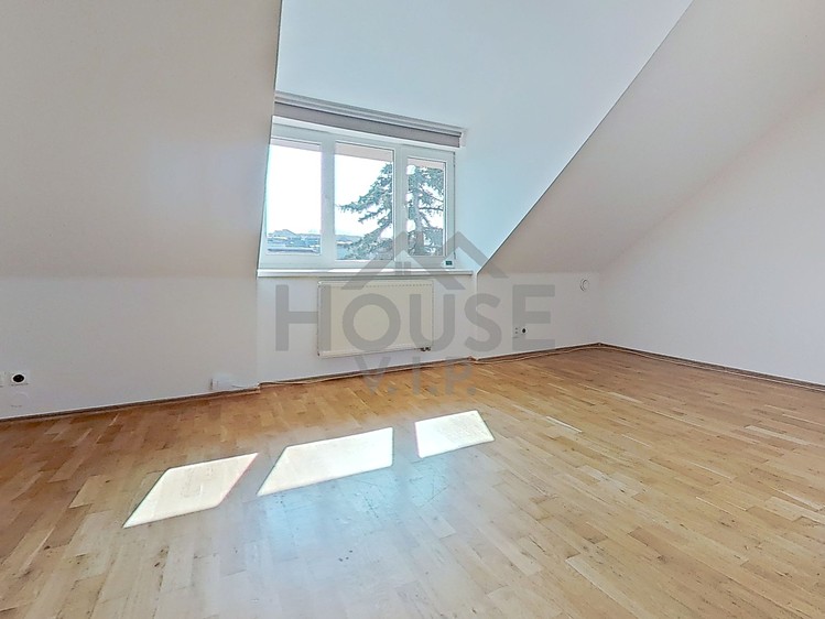 Prodej bytu 2+1 57 m² (Podkrovní) - foto 2