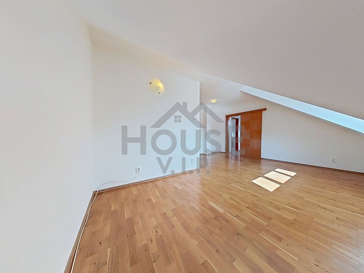 Prodej bytu 2+1 57 m² (Podkrovní) - foto 6