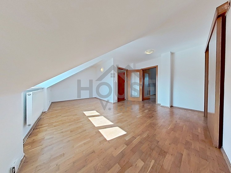 Prodej bytu 2+1 57 m² (Podkrovní) - foto 5