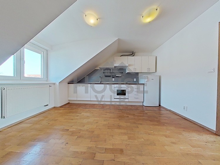 Prodej bytu 2+1 57 m² (Podkrovní) - foto 8