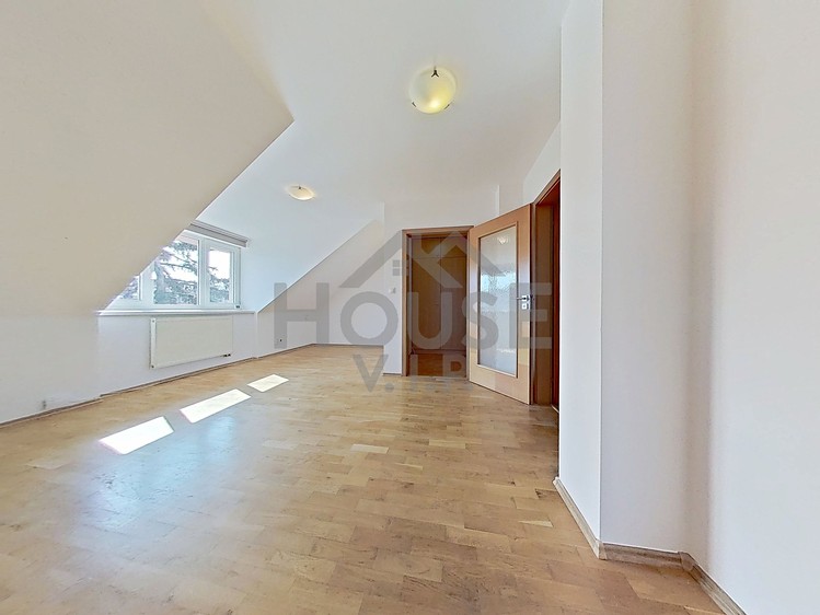 Prodej bytu 2+1 57 m² (Podkrovní) - foto 7