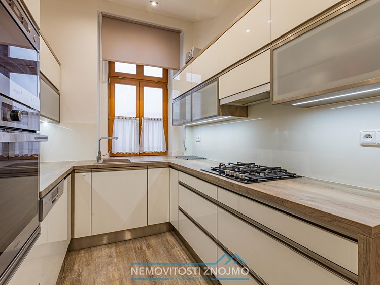 Prodej bytu 4+1 130 m² (Loft) - foto 3