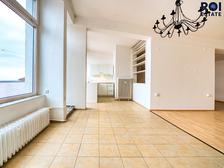 Pronájem bytu 2+kk 77 m² (Podkrovní) - foto 1