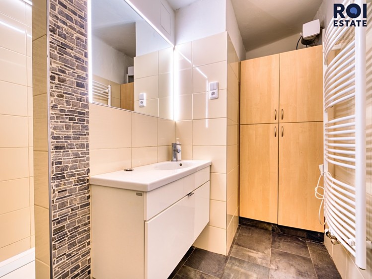 Pronájem bytu 2+kk 77 m² (Podkrovní) - foto 3