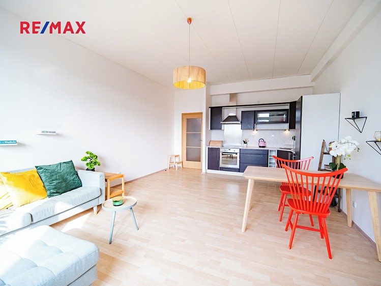 Pronájem bytu 2+kk 59 m² (Jednopodlažní) - foto 1