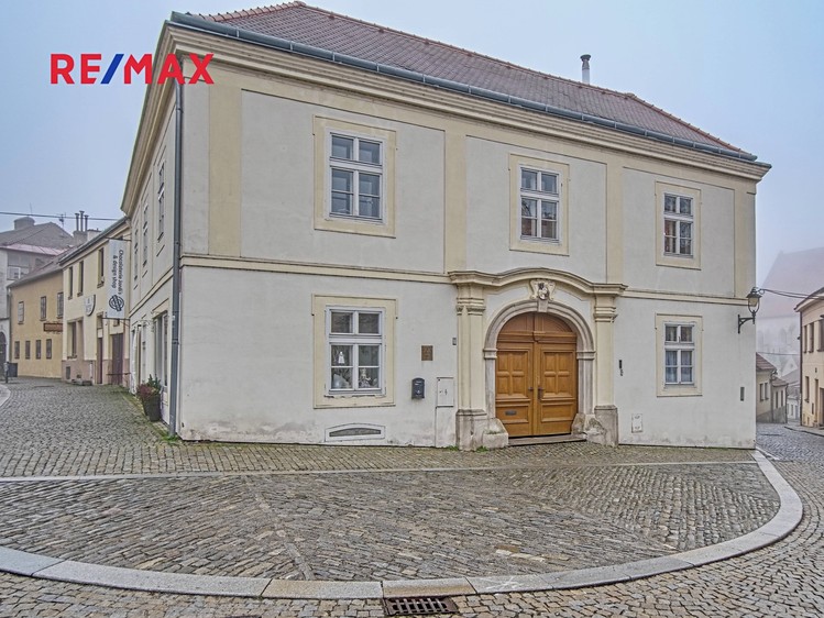 Pronájem bytu 1+kk 31 m² (Podkrovní) - foto 1