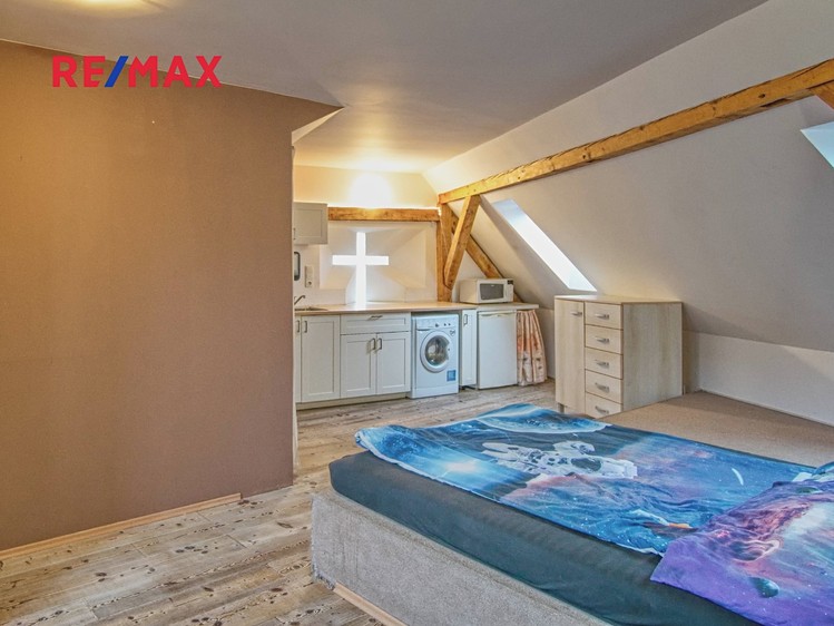 Pronájem bytu 1+kk 31 m² (Podkrovní) - foto 2