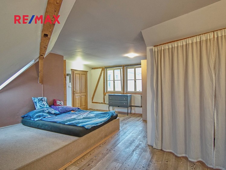 Pronájem bytu 1+kk 31 m² (Podkrovní) - foto 5